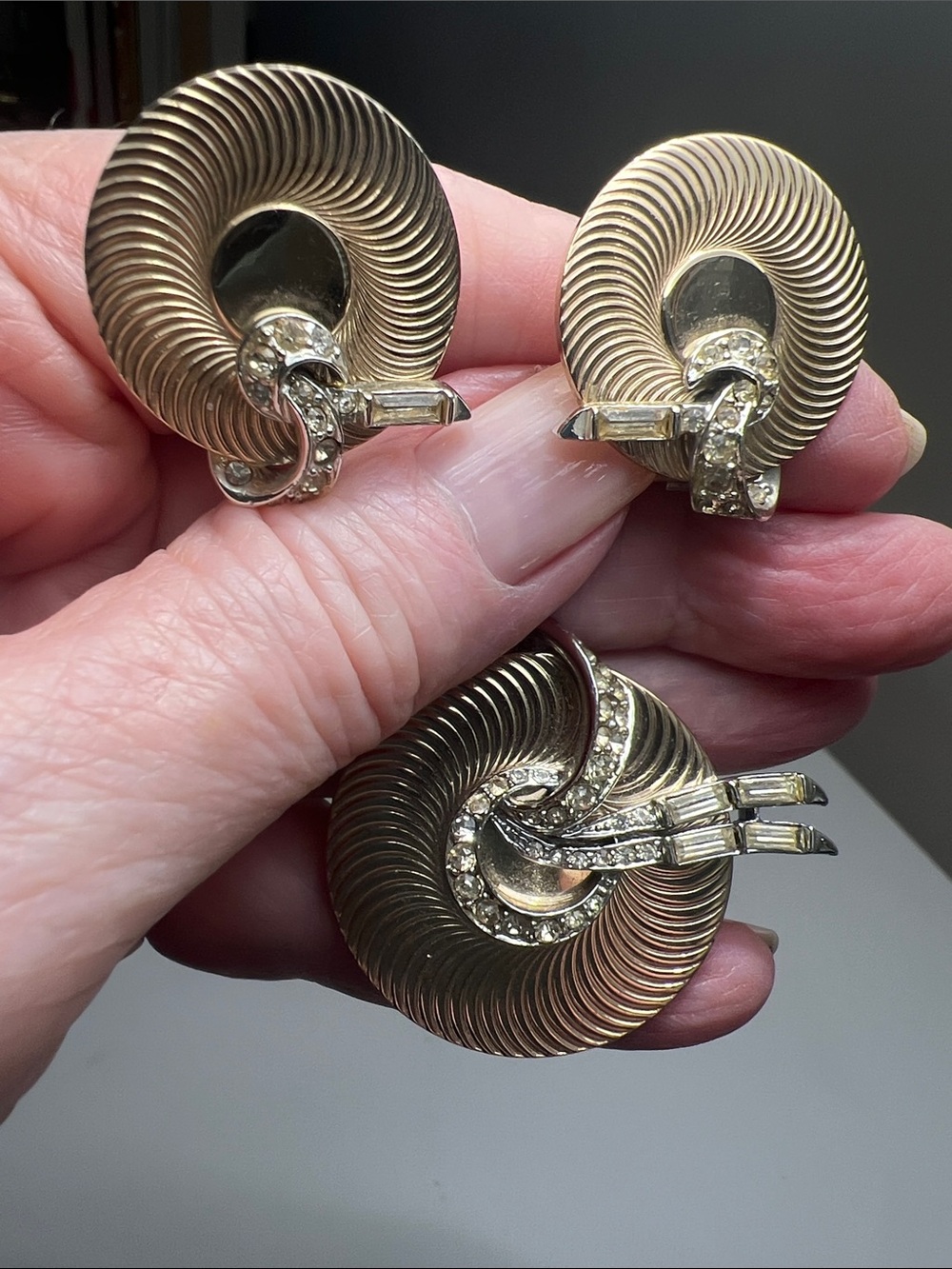 Marboux Marcel Boucher - Vintage - Gold Tone Swirl Brooch & Clip-On Earring Set